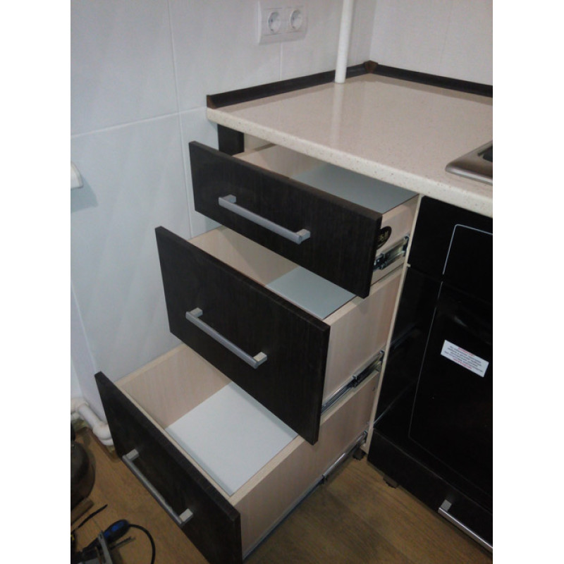 Кухня по индивидуальному проекту (фасад глянец черный)